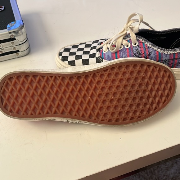 Vans - Picture 4 of 5
